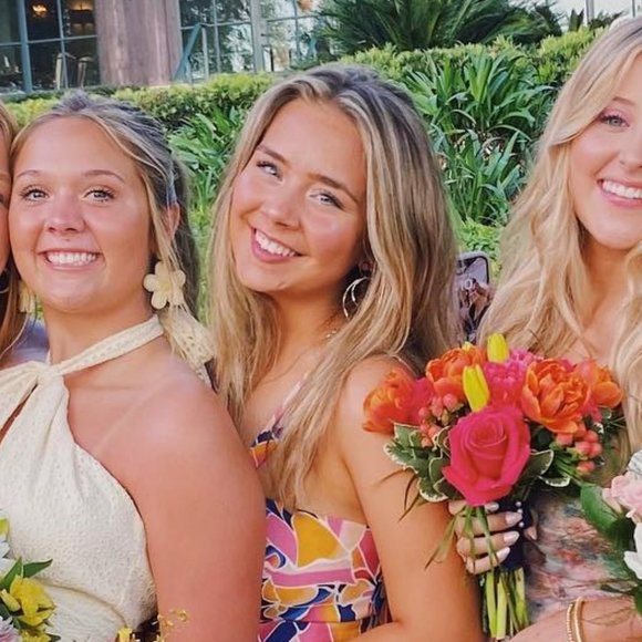 Meet your Posher, Mayce Rae - Picture 1 of 3